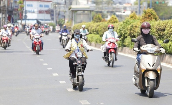 Thời tiết h&ocirc;m nay (22-4): Bắc Bộ nắng n&oacute;ng gay gắt, chiều tối c&oacute; mưa r&agrave;o v&agrave; d&ocirc;ng