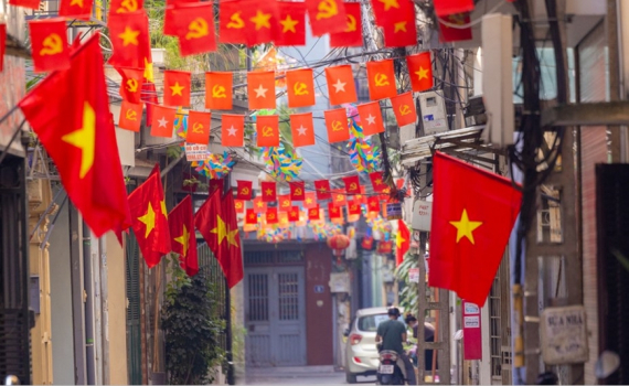 Thời tiết h&ocirc;m nay (25-4): Bắc Bộ c&oacute; mưa d&ocirc;ng, miền Nam tiếp tục nắng n&oacute;ng