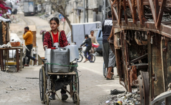 Người d&acirc;n Gaza vật lộn để t&igrave;m nước sạch