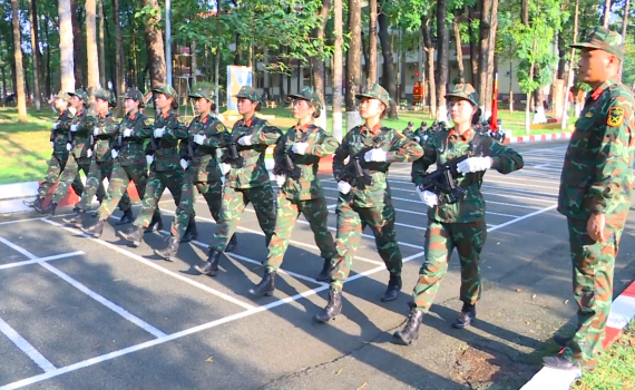 C&aacute;c nữ qu&acirc;n nh&acirc;n Ninh B&igrave;nh vinh dự, tự h&agrave;o tham gia diễu binh, diễu h&agrave;nh