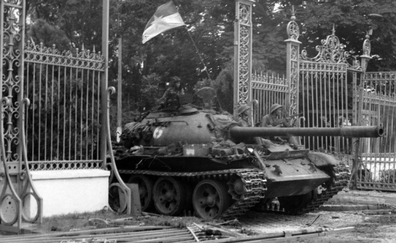 Tầm v&oacute;c thời đại Chiến thắng 30-4-1975 với sự nghiệp x&acirc;y dựng v&agrave; bảo vệ Tổ quốc