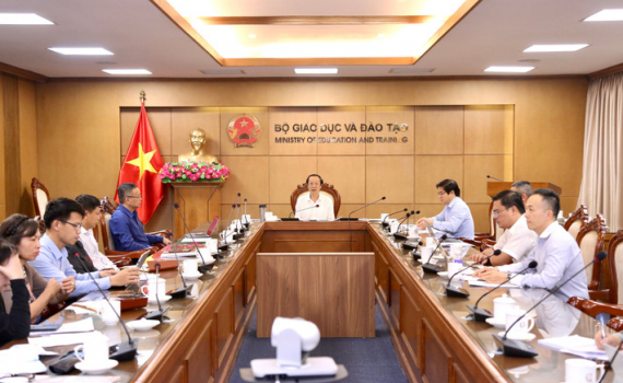 Bộ GD-ĐT r&aacute;o riết triển khai đưa tiếng Anh th&agrave;nh ng&ocirc;n ngữ thứ hai trong trường học