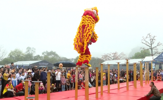Ninh B&igrave;nh ph&aacute;t triển du lịch từ c&aacute;c lễ hội truyền thống