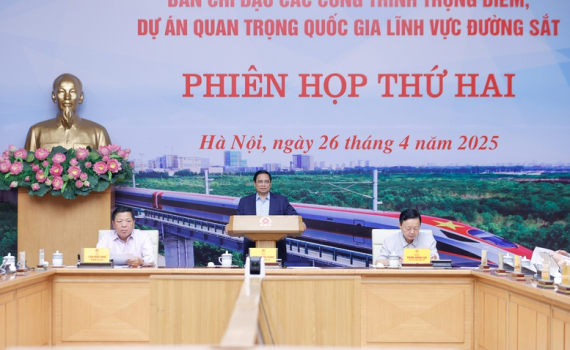Thủ tướng: Khẩn trương tr&igrave;nh Quốc hội c&aacute;c cơ chế đặc th&ugrave; thống nhất cho tất cả c&aacute;c dự &aacute;n đường sắt