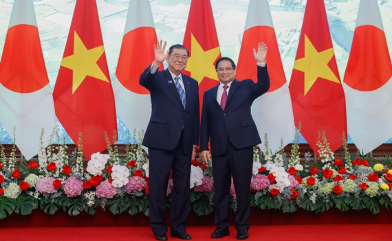 Hai Thủ tướng Việt Nam v&agrave; Nhật Bản x&aacute;c định trụ cột mới của quan hệ song phương