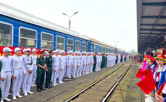 T&agrave;u Thống nhất thiết kế đặc biệt sẽ lăn b&aacute;nh ch&agrave;o mừng ng&agrave;y 30/4