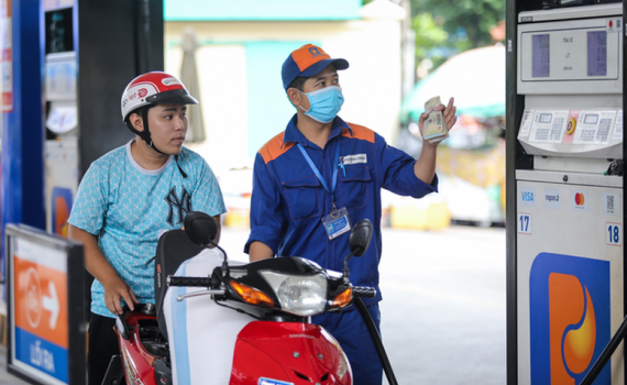 Gi&aacute; xăng, dầu đồng loạt tăng