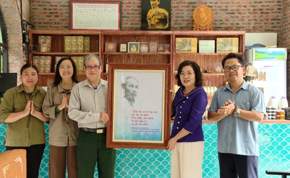 Li&ecirc;n minh HTX tỉnh thăm, tặng qu&agrave; nh&acirc;n kỷ niệm Ng&agrave;y Hợp t&aacute;c x&atilde; Việt Nam 11/4