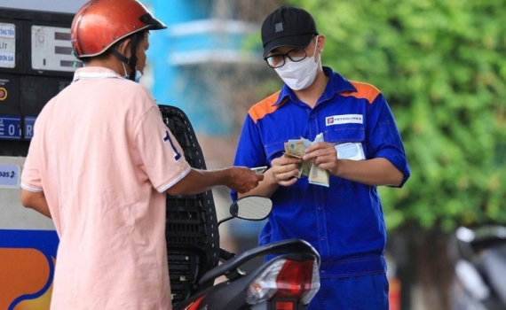 Gi&aacute; xăng, dầu đồng loạt giảm
