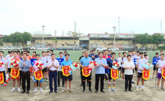 Khai mạc V&ograve;ng chung kết Giải b&oacute;ng đ&aacute; Thanh ni&ecirc;n huyện Nho Quan