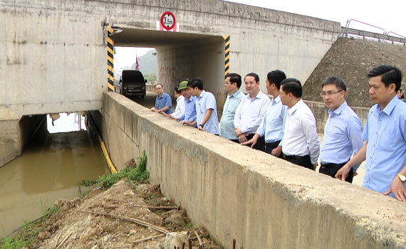 C&aacute;c đồng ch&iacute; l&atilde;nh đạo tỉnh kiểm tra c&ocirc;ng t&aacute;c ph&ograve;ng, chống thi&ecirc;n tai năm 2025