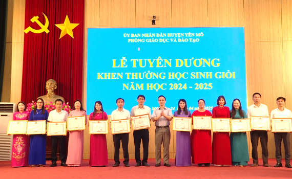 Y&ecirc;n M&ocirc; tuy&ecirc;n dương, khen thưởng học sinh giỏi năm học 2024-2025