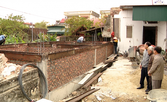 Đức Long đẩy nhanh x&oacute;a nh&agrave; tạm, nh&agrave; dột n&aacute;t