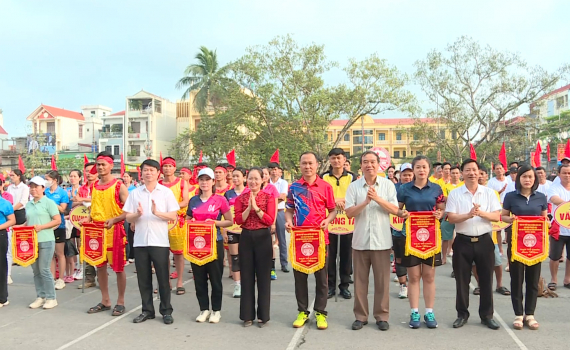 Kim Sơn khai mạc Hội thi thể thao ch&agrave;o mừng kỷ niệm 50 năm Ng&agrave;y giải ph&oacute;ng miền Nam, thống nhất đất nước