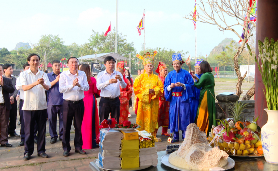 Thực hiện nghi thức Lễ tạ tại Lễ hội Hoa Lư năm 2025