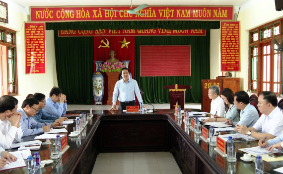 C&aacute;c đồng ch&iacute; l&atilde;nh đạo UBND tỉnh kiểm tra, đ&ocirc;n đốc tiến độ x&oacute;a nh&agrave; tạm, nh&agrave; dột n&aacute;t tại Kim Sơn v&agrave; Gia Viễn