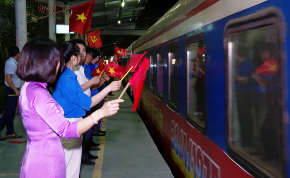 Ga Ninh B&igrave;nh tổ chức đ&oacute;n &ldquo;Đo&agrave;n t&agrave;u Thống Nhất&rdquo;