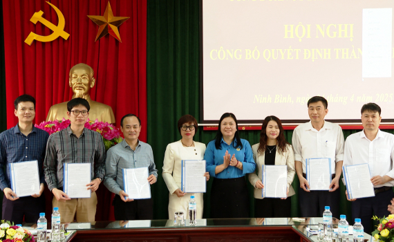 C&ocirc;ng đo&agrave;n UBND tỉnh c&ocirc;ng bố Quyết định th&agrave;nh lập C&ocirc;ng đo&agrave;n cơ sở