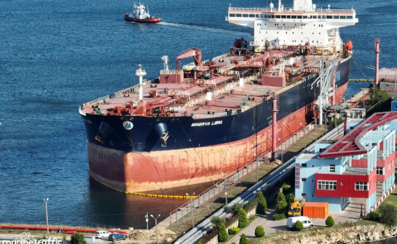 Gi&aacute; xăng dầu h&ocirc;m nay 24/4: Tăng vọt sau tin kh&ocirc;ng k&iacute;ch v&agrave; tranh gi&agrave;nh quyền lực tại Iran