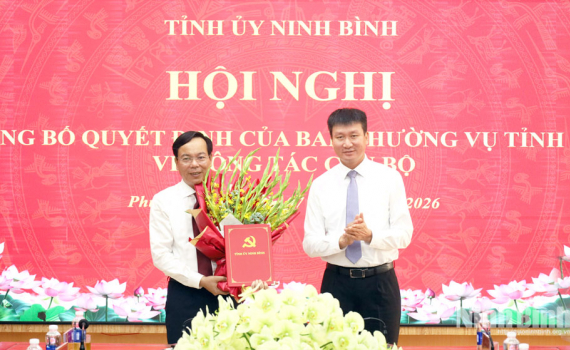 C&ocirc;ng bố Quyết định của Ban Thường vụ Tỉnh ủy về c&ocirc;ng t&aacute;c c&aacute;n bộ tại Đảng bộ phường L&ecirc; Hồ
