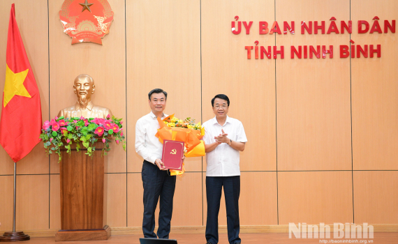 Đảng ủy UBND tỉnh c&ocirc;ng bố Quyết định về c&ocirc;ng t&aacute;c c&aacute;n bộ