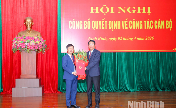 C&ocirc;ng bố c&aacute;c quyết định về c&ocirc;ng t&aacute;c c&aacute;n bộ tại Trung t&acirc;m X&uacute;c tiến đầu tư v&agrave; thương mại tỉnh Ninh B&igrave;nh