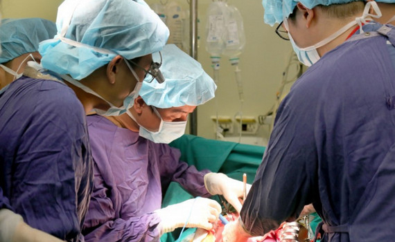 40 người t&igrave;nh nguyện hiến phổi cho phi c&ocirc;ng người Anh
