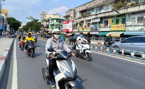 Cuối tuần nắng n&oacute;ng đạt đỉnh, c&oacute; nơi 42 độ C
