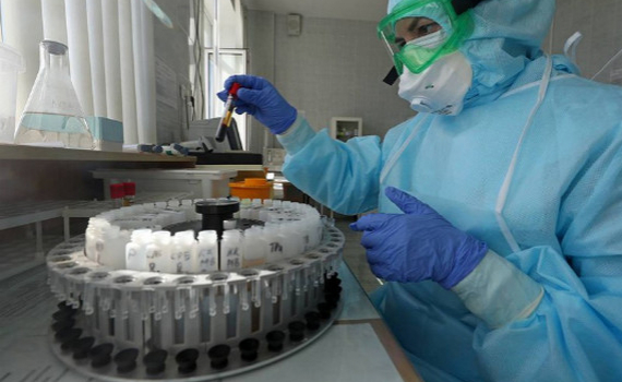 Nga ph&aacute;t triển vaccine nhỏ mũi chống Covid-19