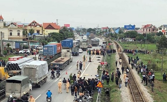 Ng&agrave;y 1/5, cả nước xảy ra 33 vụ tai nạn giao th&ocirc;ng l&agrave;m chết 23 người