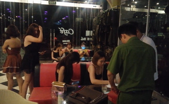 Ninh B&igrave;nh: Xử l&yacute; qu&aacute;n Karaoke mở cửa đ&oacute;n kh&aacute;ch