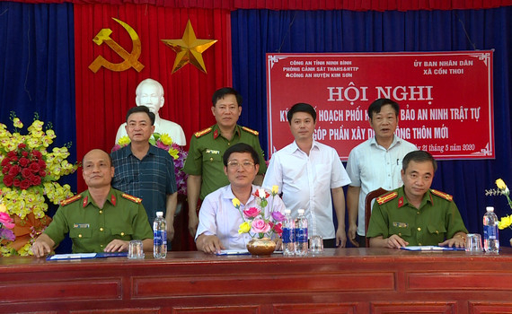 Phối hợp đảm bảo ANTT, phục vụ x&acirc;y dựng n&ocirc;ng th&ocirc;n mới tại x&atilde; Cồn Thoi