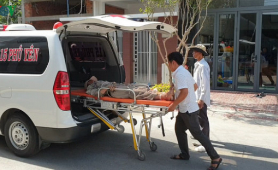 Sập gi&agrave;n gi&aacute;o ở Ph&uacute; Y&ecirc;n khiến 4 người bị thương