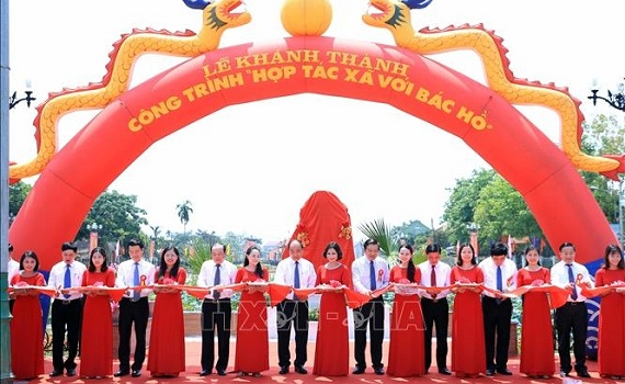 Thủ tướng Ch&iacute;nh phủ kh&aacute;nh th&agrave;nh C&ocirc;ng tr&igrave;nh &ldquo;Hợp t&aacute;c x&atilde; với B&aacute;c Hồ&rdquo;