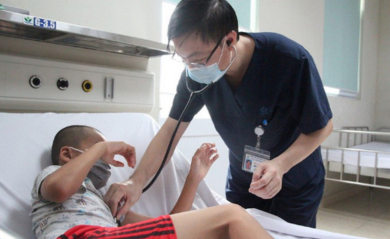 Ti&ecirc;m thiếu mũi vaccine, trẻ bị vi&ecirc;m n&atilde;o Nhật Bản biến chứng nặng