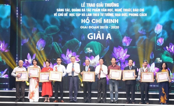 Tiếp tục s&aacute;ng t&aacute;c, quảng b&aacute; về học v&agrave; l&agrave;m theo B&aacute;c