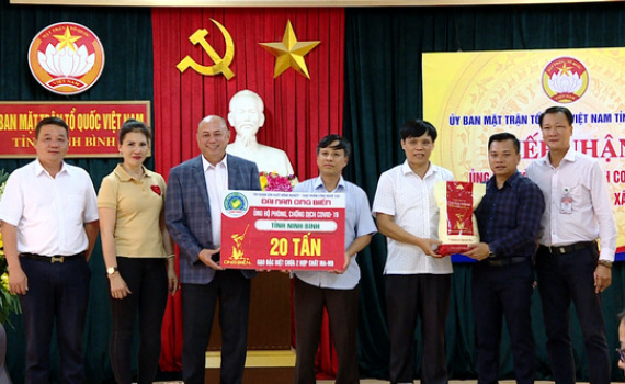 Ủy ban MTTQ Việt Nam tỉnh tiếp nhận 20 tấn gạo ủng hộ ph&ograve;ng, chống dịch Covid-19