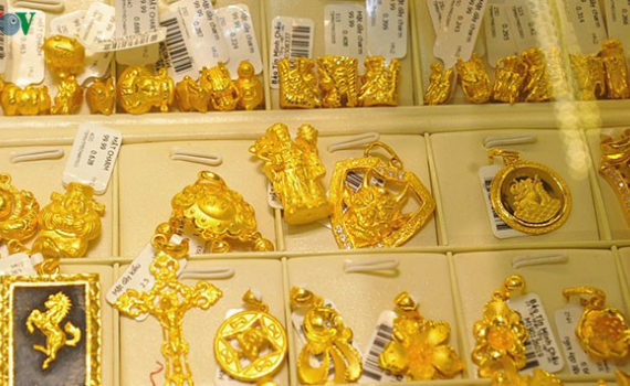 V&agrave;ng trong nước giảm nhẹ, gi&aacute; v&agrave;ng thế giới lao dốc phi&ecirc;n cuối tuần