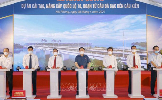Chủ tịch Quốc hội Vương Đ&igrave;nh Huệ thăm v&agrave; l&agrave;m việc tại TP Hải Ph&ograve;ng 