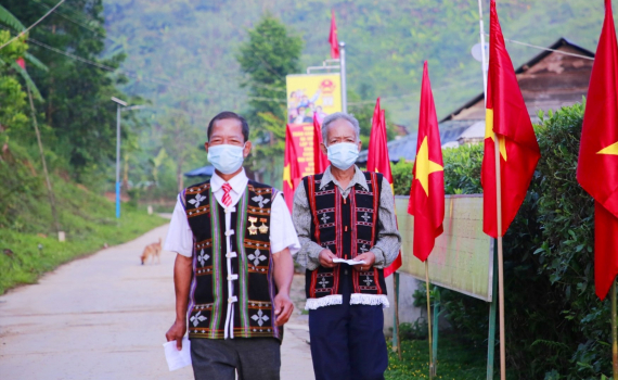 Cử tri 6 x&atilde; bi&ecirc;n giới Quảng Nam n&ocirc; nức bầu cử sớm