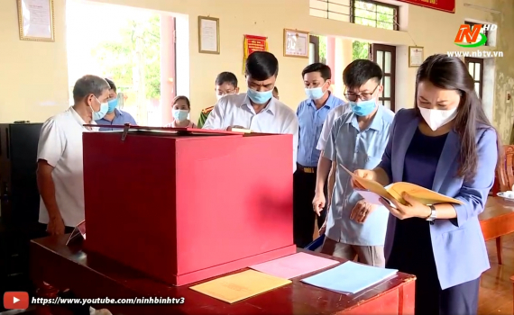Đồng ch&iacute; B&iacute; thư Tỉnh ủy kiểm tra c&ocirc;ng t&aacute;c chuẩn bị bầu cử tại TP Ninh B&igrave;nh v&agrave; Hoa Lư