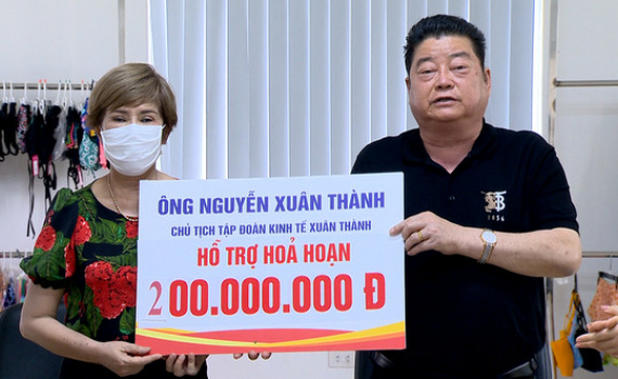 ​​​​Hiệp hội Doanh nghiệp tỉnh trao kinh ph&iacute; hỗ trợ khắc phục hỏa hoạn
