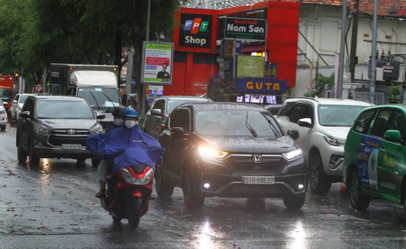 Khu vực Nam Bộ tiếp tục mưa to v&agrave; d&ocirc;ng 