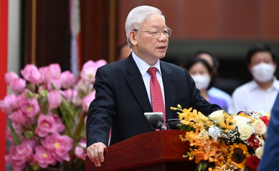 "L&agrave; đại biểu của nh&acirc;n d&acirc;n th&igrave; phải thường xuy&ecirc;n tu dưỡng, r&egrave;n luyện, giữ g&igrave;n phẩm chất, đạo đức..."