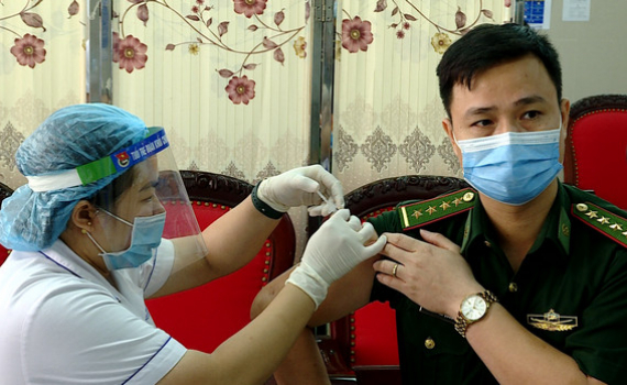 Ninh B&igrave;nh: Tr&ecirc;n 5.000 người đ&atilde; được ti&ecirc;m vaccine ngừa Covid-19