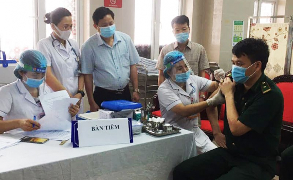 Ninh B&igrave;nh: vượt kế hoạch ti&ecirc;m vaccine Covid-19 đợt 1