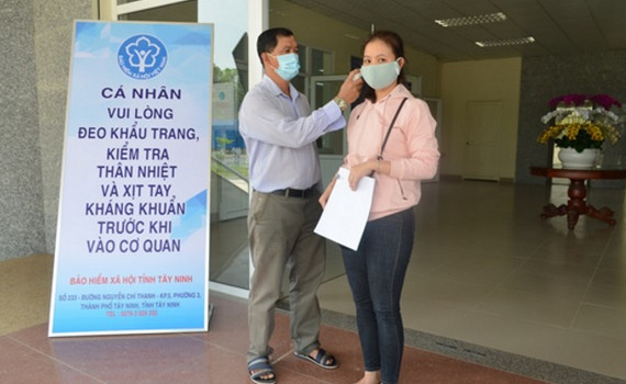 Ph&ograve;ng chống dịch Covid-19:  Bảo hiểm x&atilde; hội chi trả gộp lương hưu, trợ cấp 