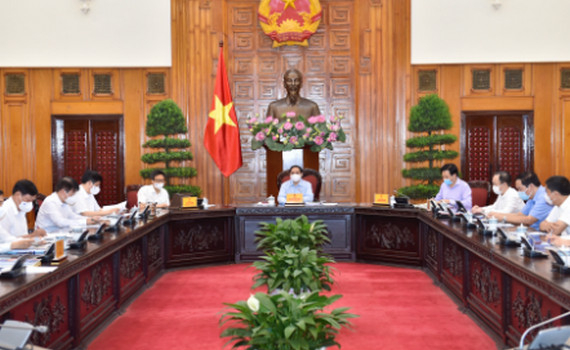 Thủ tướng l&agrave;m việc với Bộ Y tế: Quyết định những vấn đề cấp b&aacute;ch để ph&ograve;ng chống dịch hiệu quả hơn