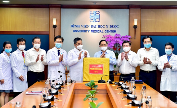 Thủ tướng Phạm Minh Ch&iacute;nh gửi thư khen những 'chiến sĩ &aacute;o trắng' ở tuyến đầu chống dịch