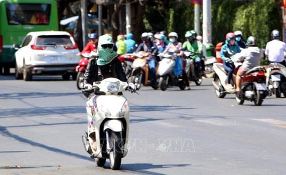 Từ ng&agrave;y 13.5, tia cực t&iacute;m ở miền Bắc giảm dần, miền Trung v&agrave; miền Nam vẫn ở mức rất cao 